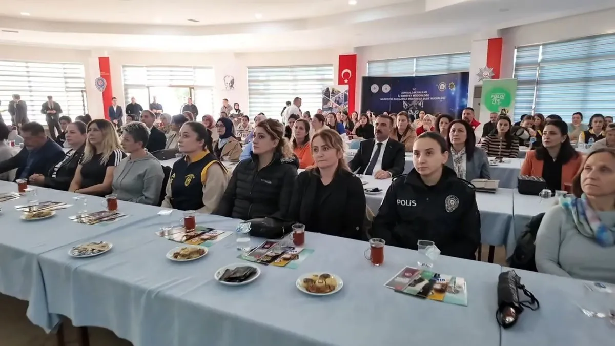 Zonguldak’ta ‘En iyi narkotik polisi: Anne’ toplantısı yapıldı