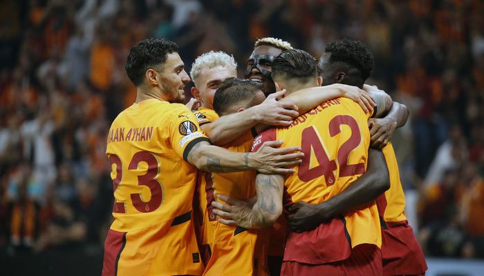 Galatasaray’da Abdülkerim Bardakçı sakatlanarak oyuna devam edemedi!