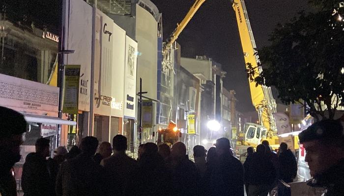 Güngören’de çöken binanın enkazında kalan işçiyi arama çalışmaları sürüyor! İtfaiye eri yaralandı