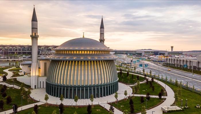 İstanbul Havalimanı’ndaki camide ibadetin ücretli olduğu iddiasına yalanlama: İlk 35 dakika otopark ücretsiz, süre aşımında normal tarife