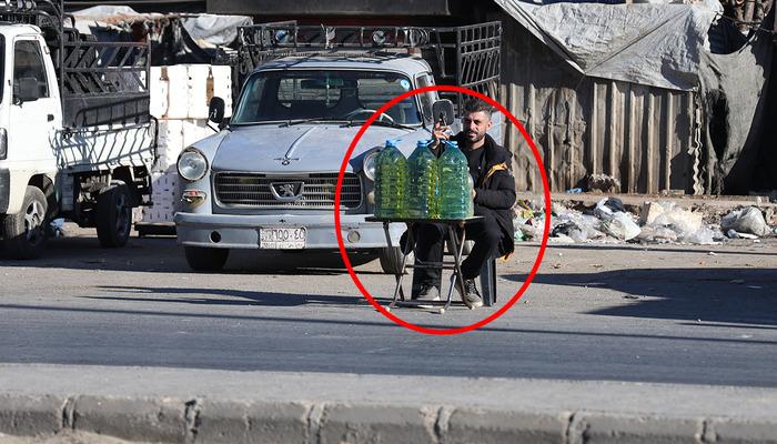 Benzin de seyyara düştü! Yol kenarında satmaya başladılar! Suriye’den gelen görüntüler şaşkına çevirdi