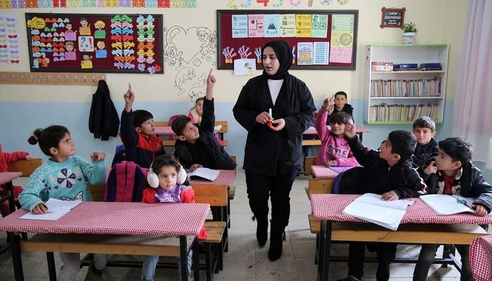 Resmî Gazete’de yayımlandı: Aday Öğretmenlik ve Öğretmenlik Mesleği Kariyer Basamakları Yönetmeliği