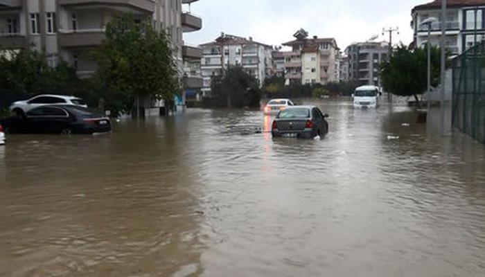 Antalya’da yağışlar hayatı olumsuz etkiledi! AFAD’TAN AÇIKLAMA