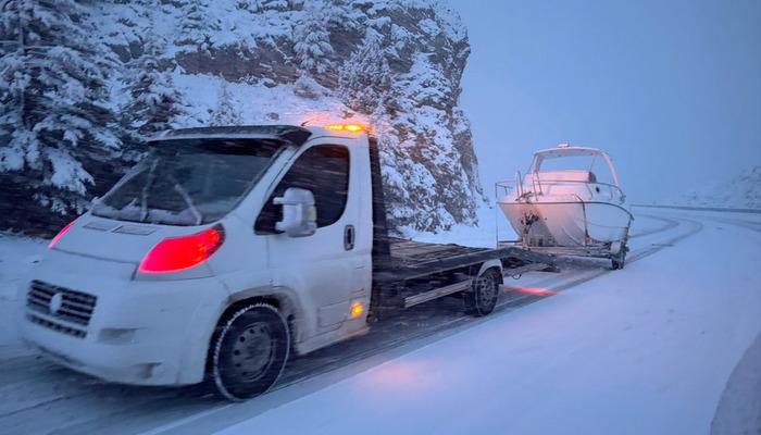 Antalya’da kar yağışı! ‘Turuncu’ kod uyarısının ardından… Araçlar yolda kaldı