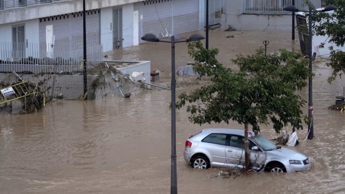 Tayland'daki sel felaketinde 9 kişi yaşamını yitirdi