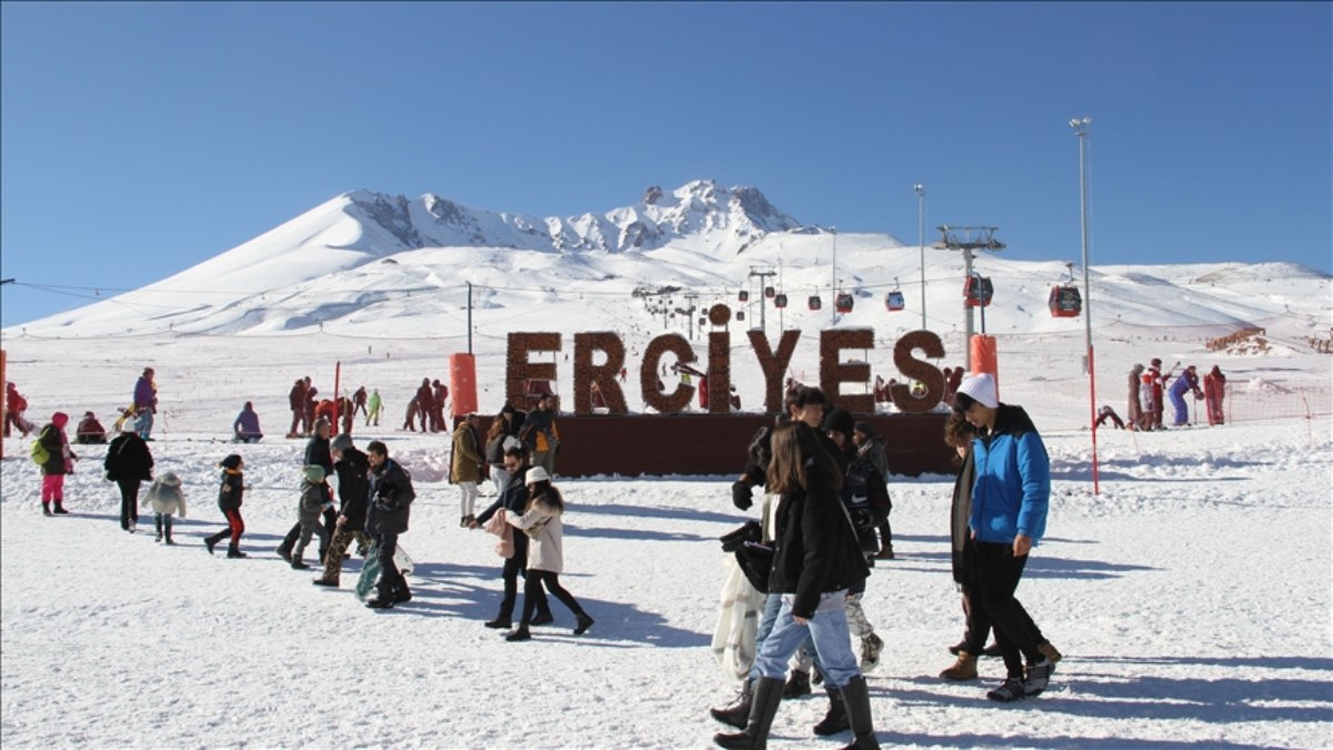 İç Anadolu’nun zirvesi Erciyes, turistlerin uğrak noktası oluyor