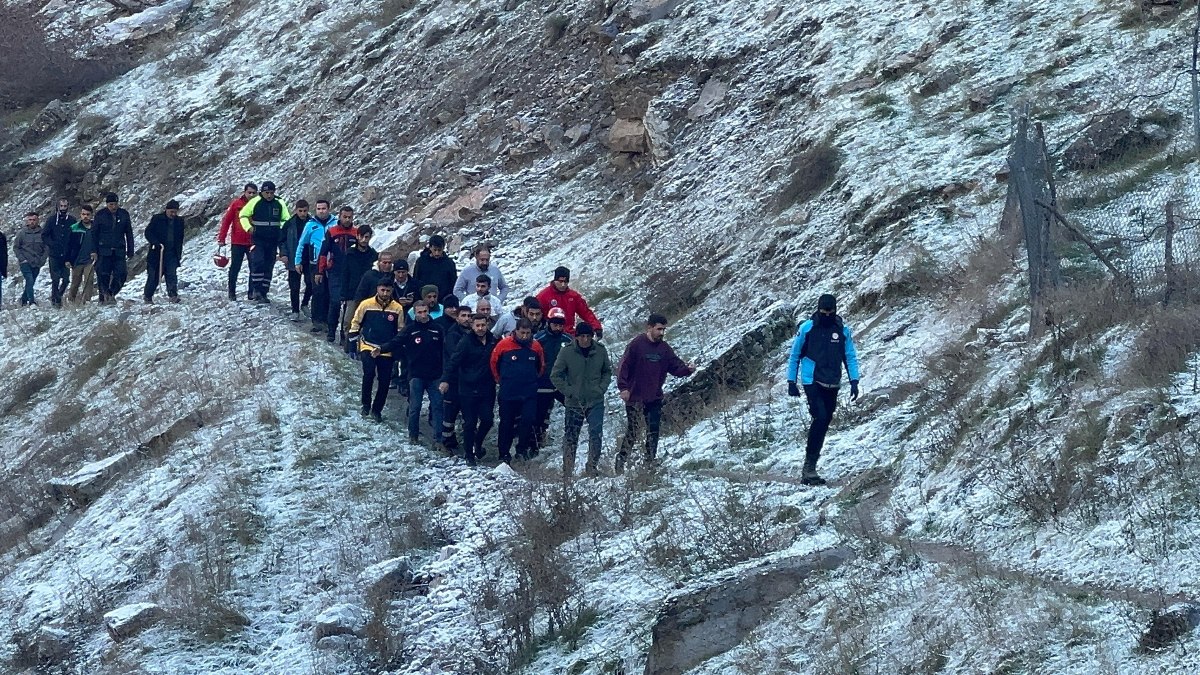 Hakkari'de dağdan düşen genç, yaşamını yitirdi