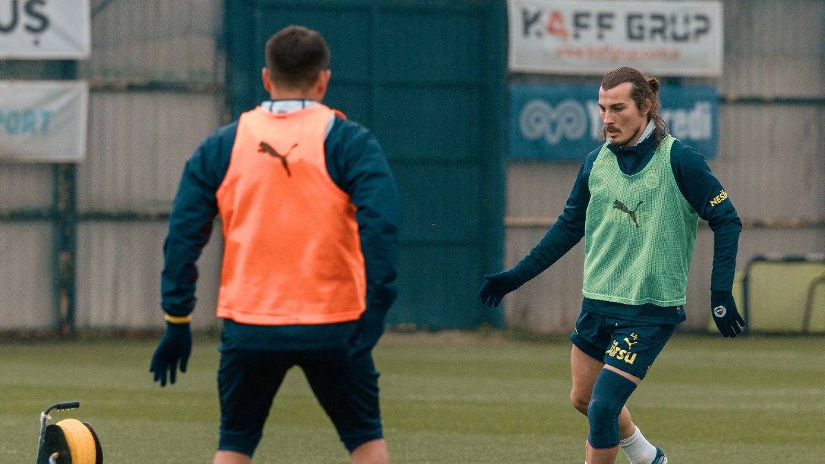 Çağlar Söyüncü takımla çalıştı! Fenerbahçe, Beşiktaş derbisinin hazırlıklarına başladı