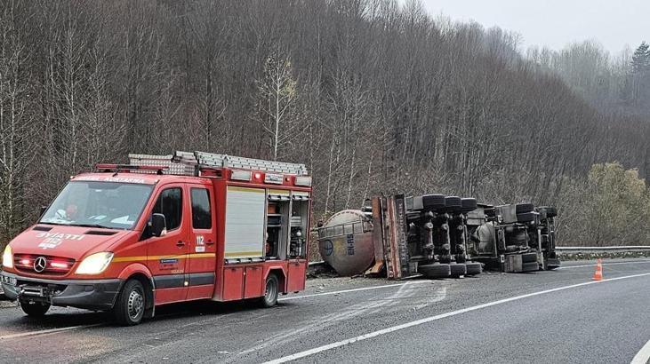 Bursa’da feci kaza! Asit yüklü TIR devrildi: 1 ölü