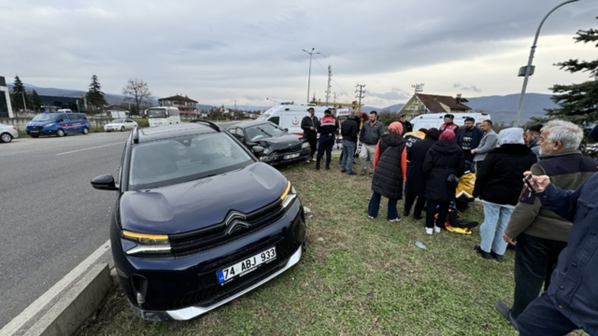 Düzce’de otomobil ile cip çarpıştı