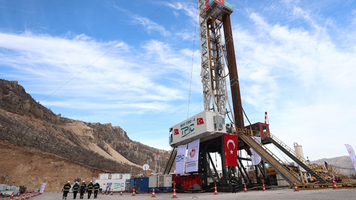 Alparslan Bayraktar, Gabar’da petrol keşfinin yıl dönümünü kutladı