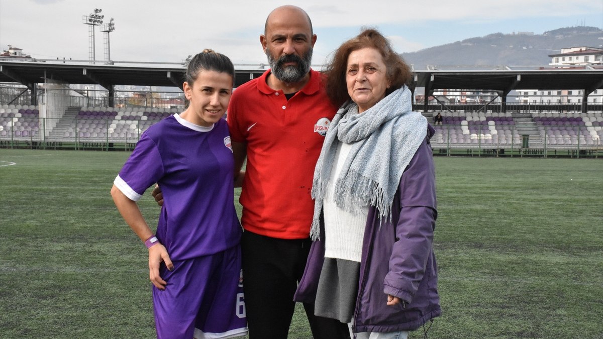 Ordu’da futbolcu Ezgi, eşi ve kayınvalidesiyle aynı takımın başarısı için çaba gösteriyor