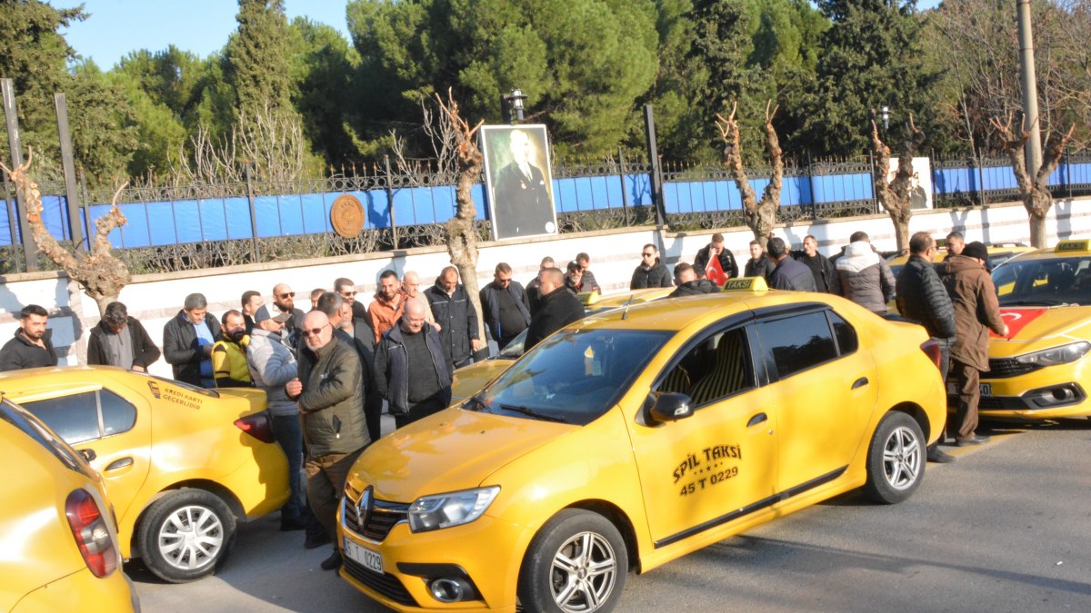 Manisa’da saldırıya uğrayan taksici için konvoy düzenlediler