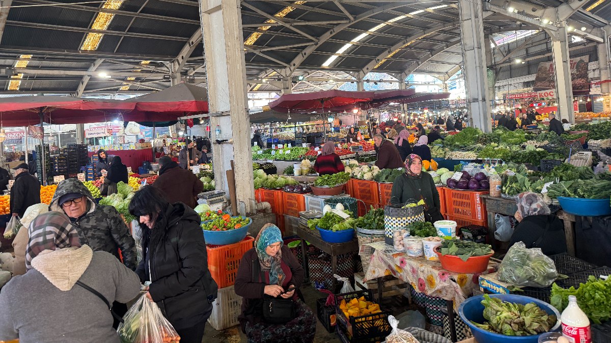 Zonguldak’ta halk pazarında fiyatlar aynı kaldı