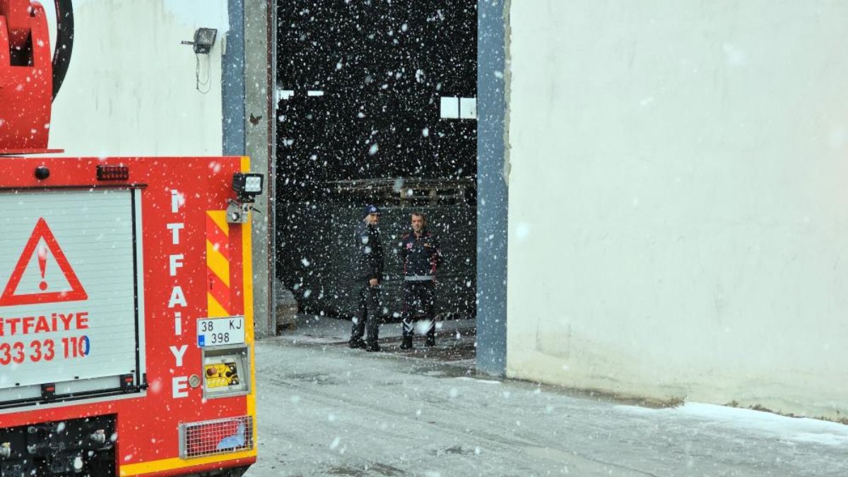 Kayseri’de tamir için girdiği plastik doğrama kazanında öldü