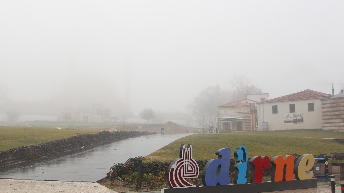 Edirne sis sürücüleri zorluyor