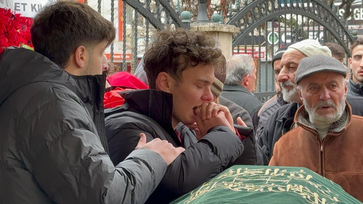 Erzurum’da çığ altında kalıp ölen ikizinin tabutunu bırakmadı