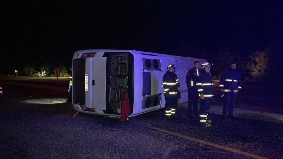 Kastamonu’da cenazeye giden midibüs devrildi: 24 kişi yaralandı