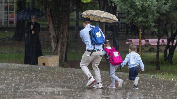 Meteoroloji uyarmıştı! Antalya’da eğitime 1 gün ara verildi