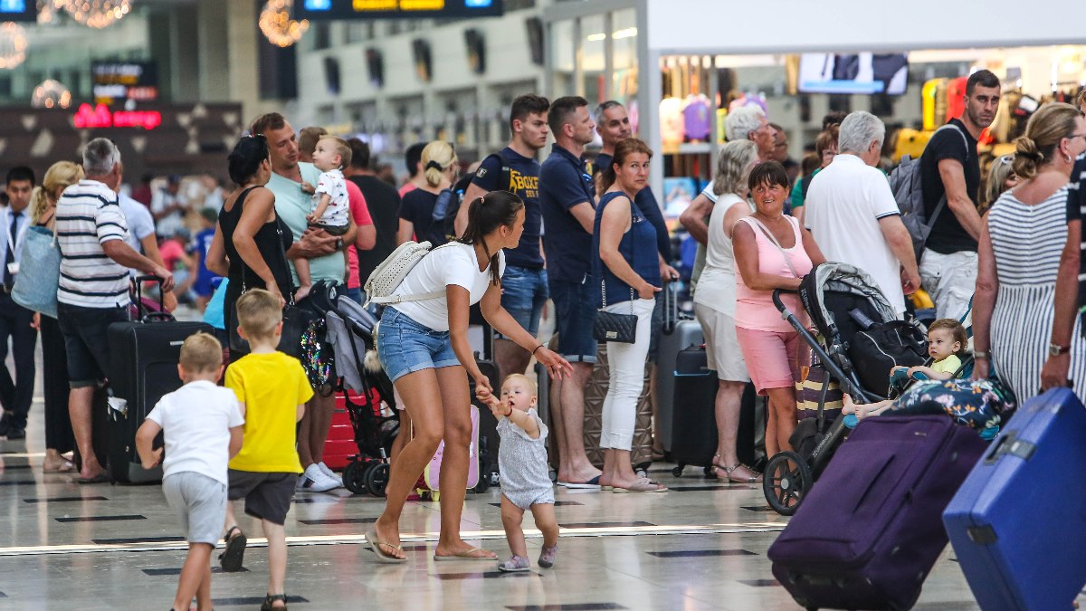 Antalya’da turizmcilerin 2025 hedefi 18 milyon turist