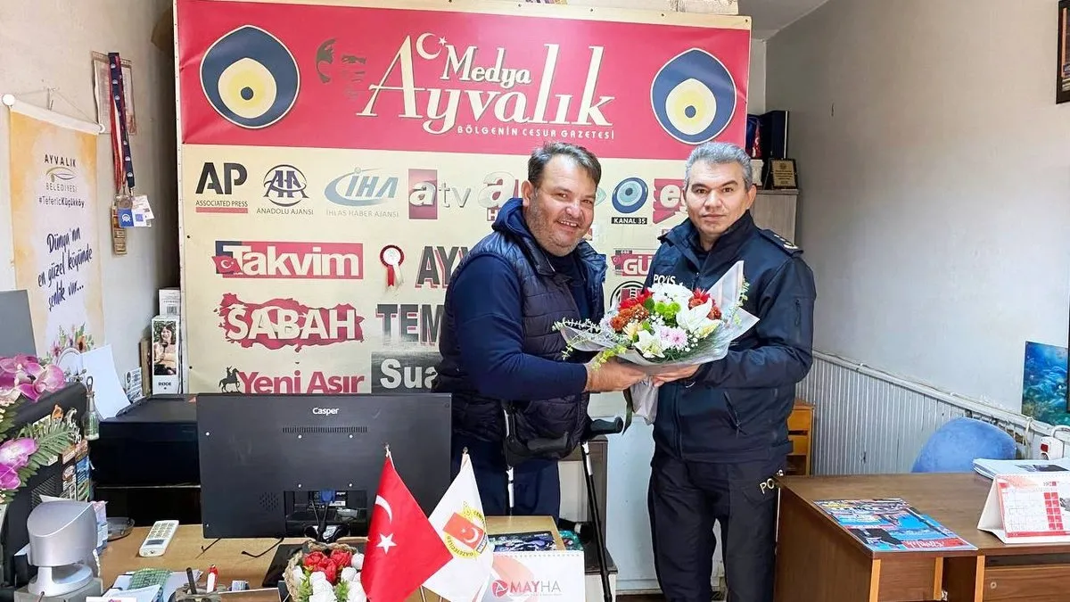 Ayvalık Polisi’nden engelli gazeteciye nazik jest