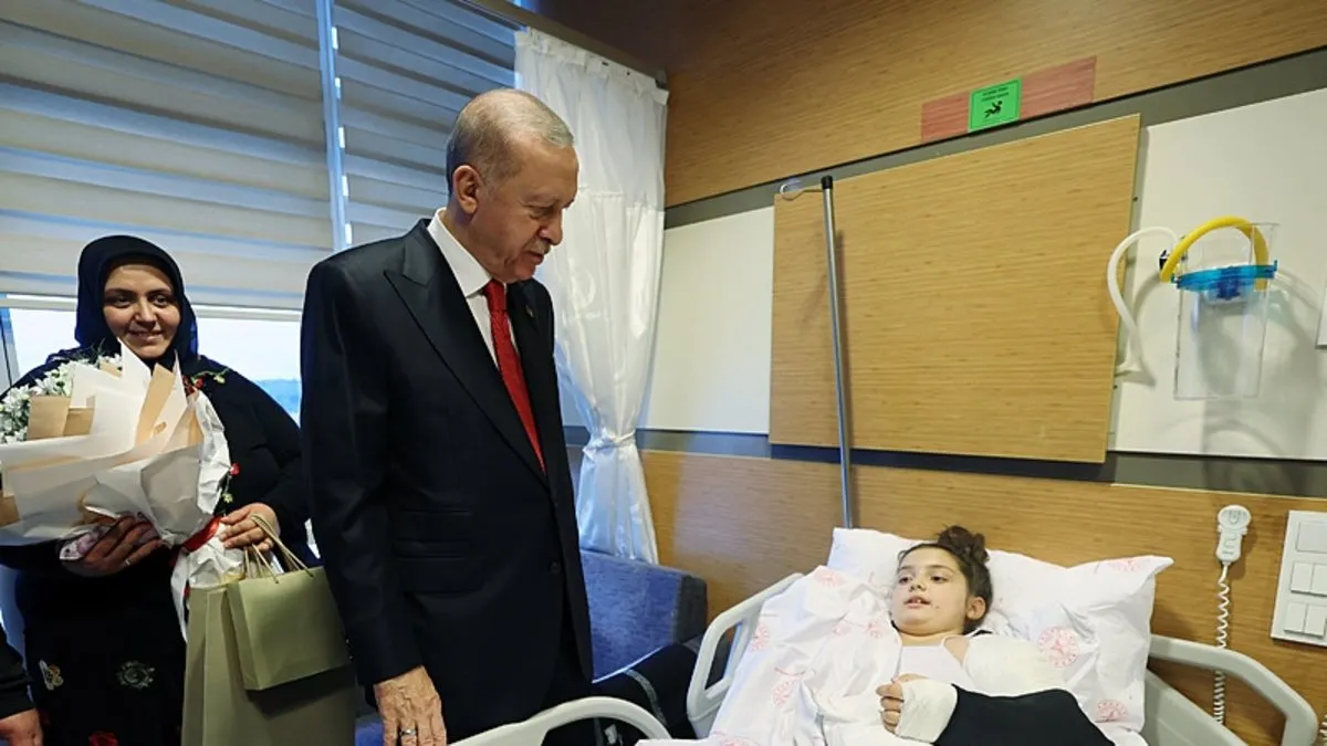 Başkan Erdoğan, Balıkesir’deki kazada yaralanan öğrencileri ziyaret etti