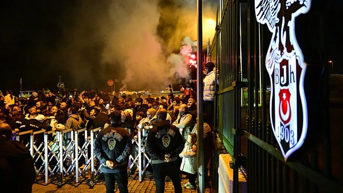 Beşiktaş taraftarı, derbi zaferi sonrası takımı böyle karşıladı!