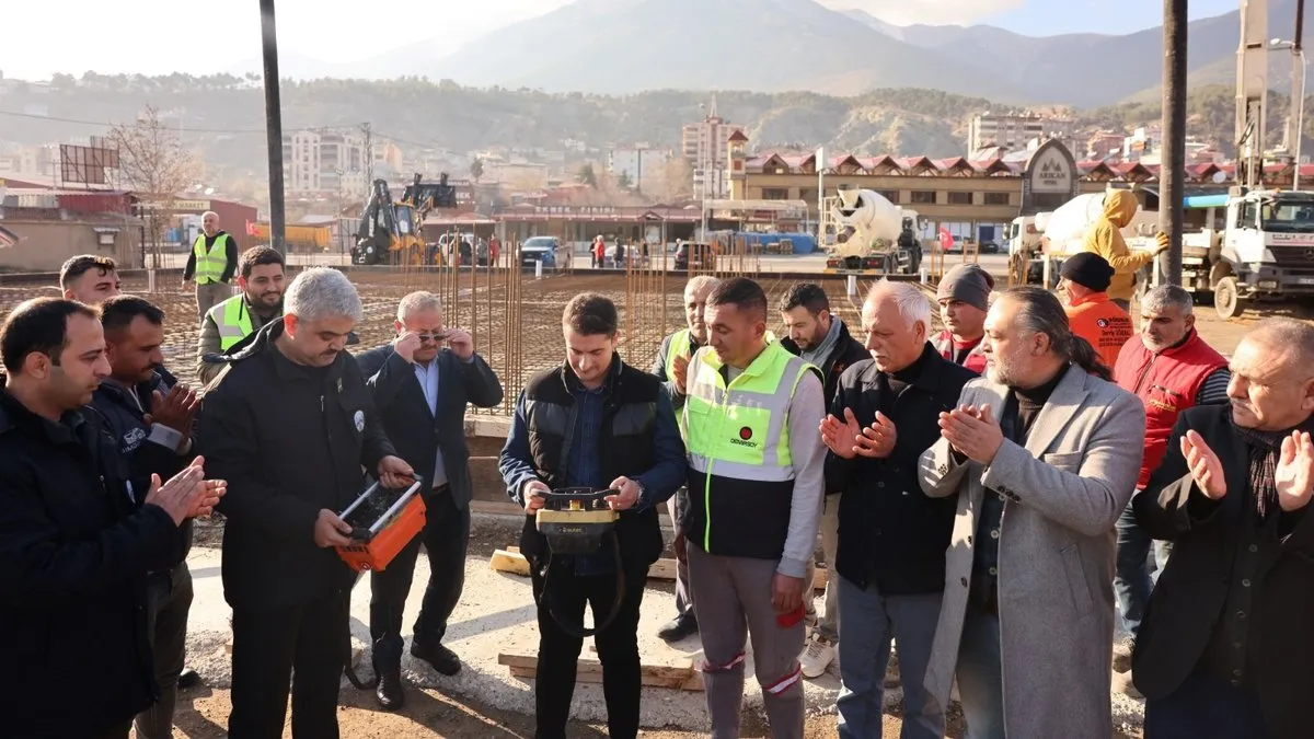 Cumhur İttifakı belediye başkanı, ekmek fırını ve aşevinin temelini attı