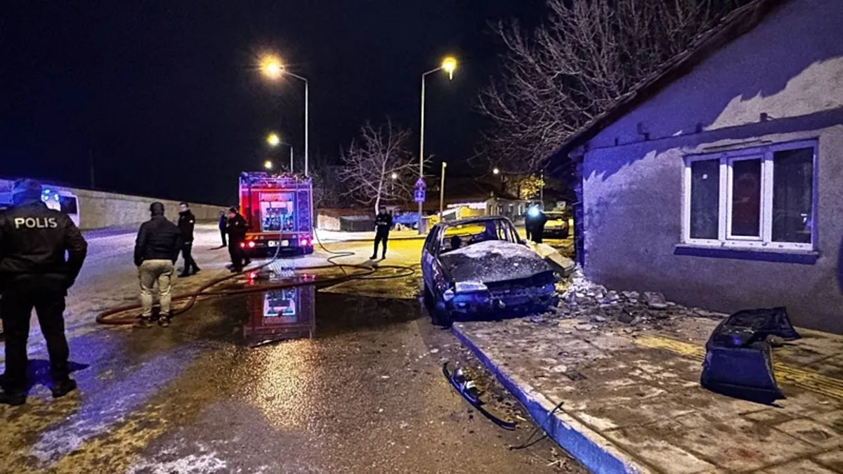 Edirne'de feci kaza! Yanan otomobildeki 4 kişi can verdi