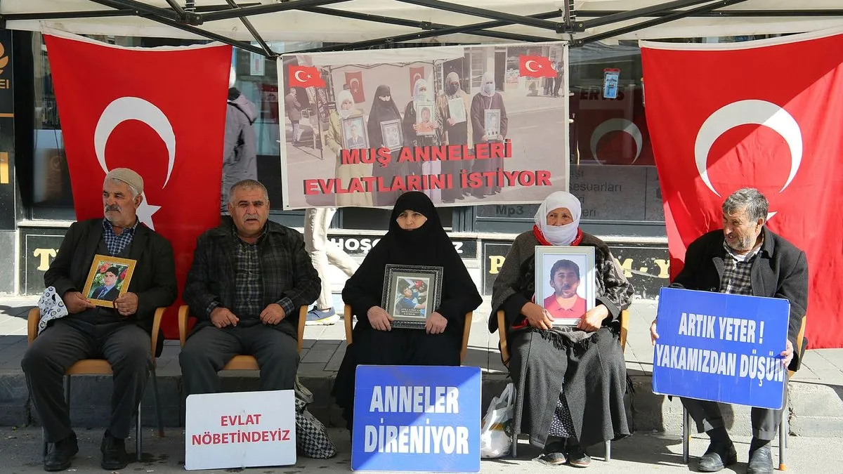 Evlat nöbetindeki annelerden Bahçeli’nin çağrısına destek: Çocuklarımız dağdan insin ve bu silahları bıraksınlar