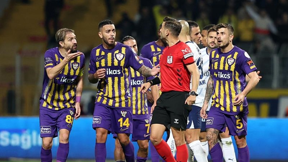 Fenerbahçe'nin Eyüpspor'a attığı gol öncesi faul var mı? Eski hakemler yorumladı