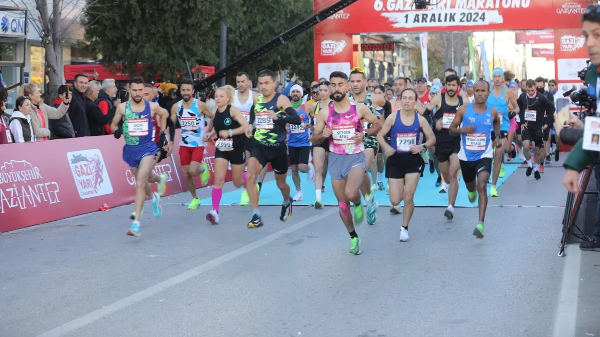 Gazi yarı maratonu ve halk koşusunda: Şehitler için koştular