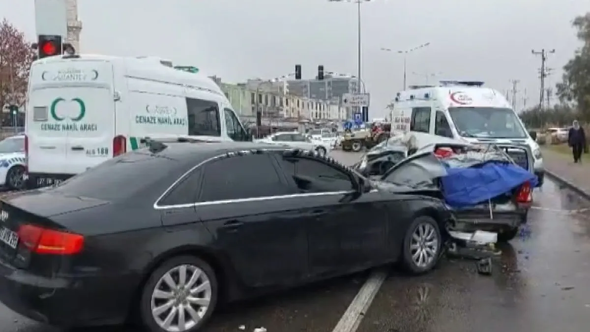 Gaziantep’te korkunç kaza: 3 araç birbirine girdi! 1 kişi feci şekilde can verdi!