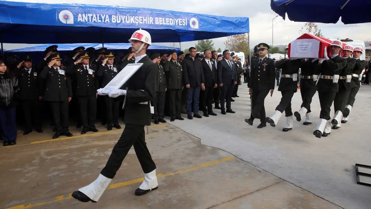 Helikopter şehitleri vatan toprağına emanet: Memleketlerinde son yolcuklarına uğurlandılar