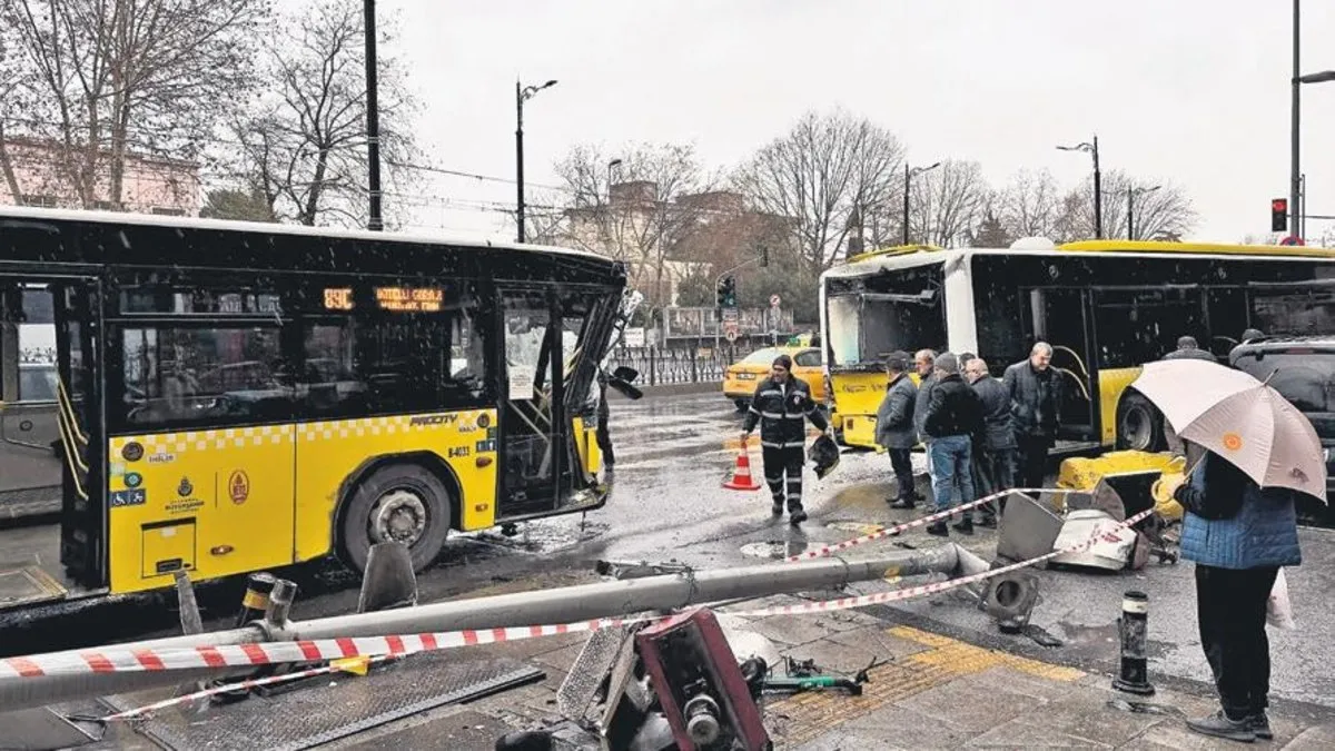 İETT kazasında ortalık savaş alanına döndü