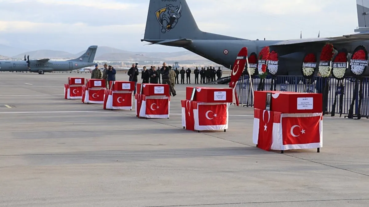 Isparta şehitlerine veda! Şehit Hava Astsubay Çavuş Taha Nergiz’in babasının sözleri yürek yaktı: Susun Taha uyuyor!