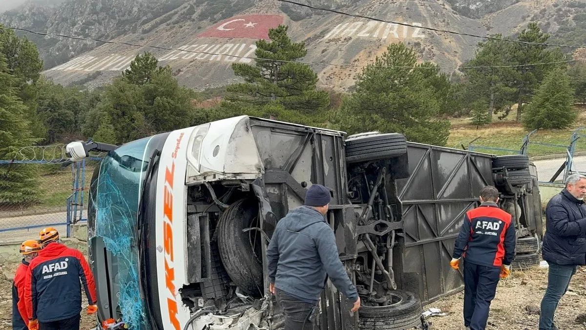 Isparta’da otobüs kazası: 1 ölü 24 yaralı