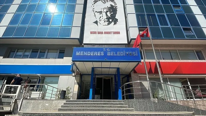 İzmir’de CHP’li belediyeler satmaya doyamadı: Menderes de satıyor