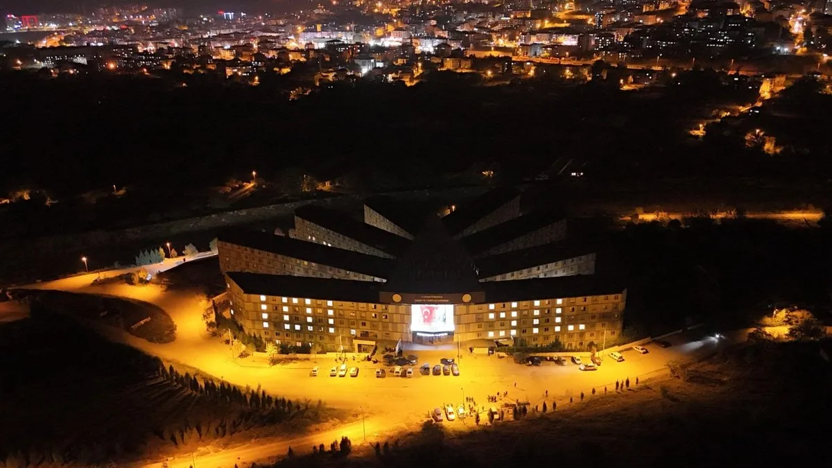 Karabük’te öğrenci yurtlarının ışıkları 101.yıl için yandı