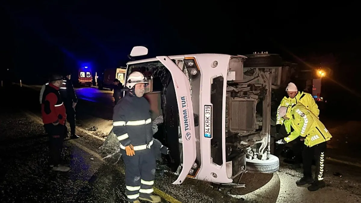 Kastamonu’da midibüs devrildi: 1 ölü 23 yaralı!