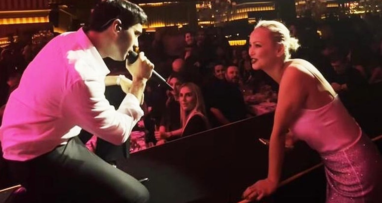 Serenay Sarıkaya’dan ayrıldığı söylenilen Mert Demir, Oktay Derelioğlu’nun eski eşiyle göz göze