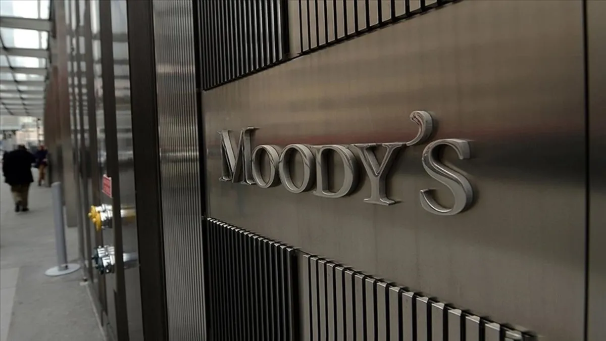 Moody’s Fransa’nın kredi notunu düşürdü