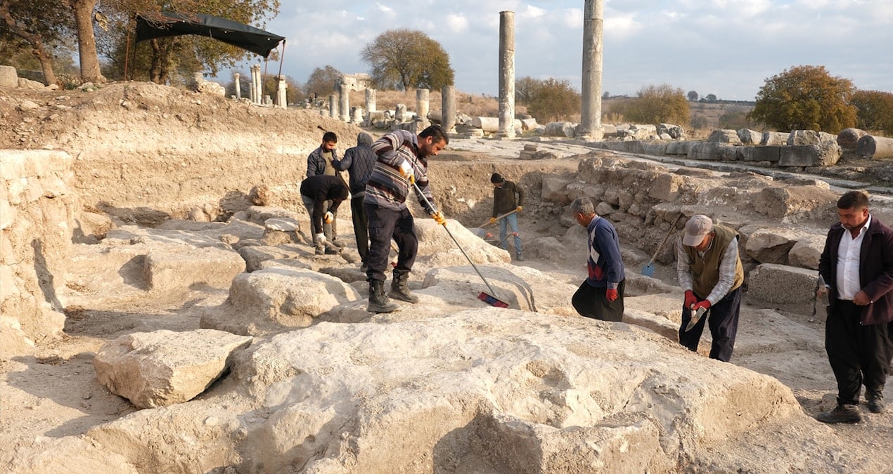 Kastabala Antik Kenti’nde yeni tapınak kalıntıları ortaya çıkarıldı