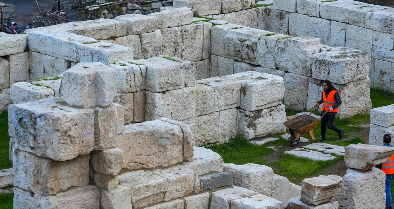 İzmir’de 20 bin kişilik antik tiyatro ortaya çıkıyor