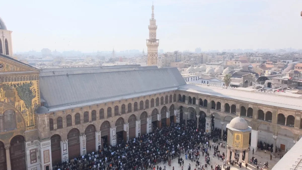 Şam’da ikinci Cumaya on binler akın etti: “Bizim komutanımız Muhammed” nidaları