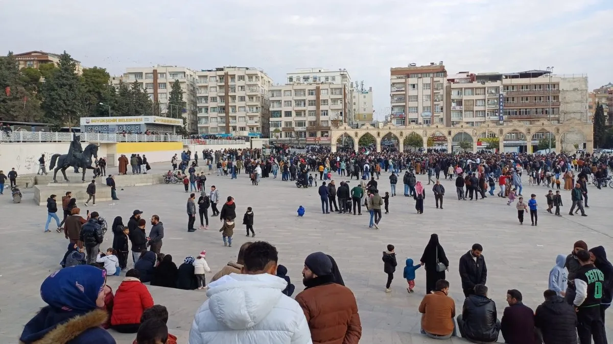 Şanlıurfa’da Suriyeliler meydanları doldurdu: Sevinç gösterileri yaptı