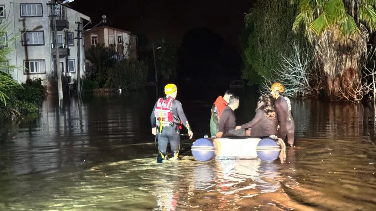 Sel Manavgat’ı vurdu: Vatandaş alt yapısızlığa isyan etti