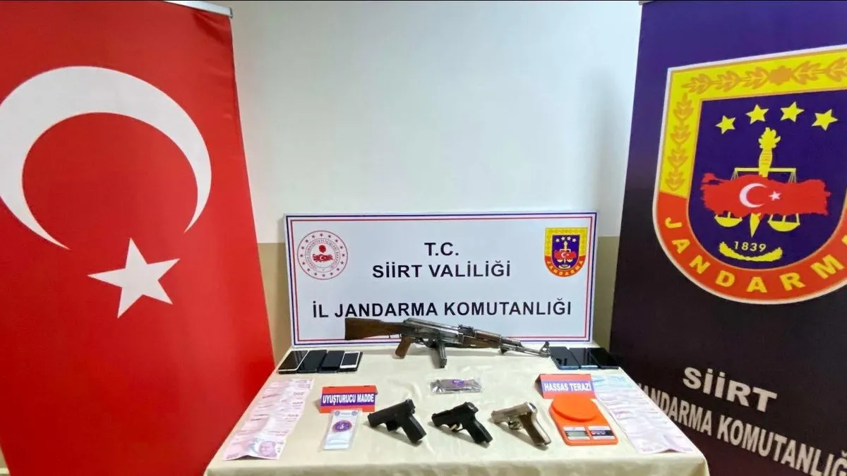 Siirt’te uyuşturucu ve silah kaçakçılarına operasyon