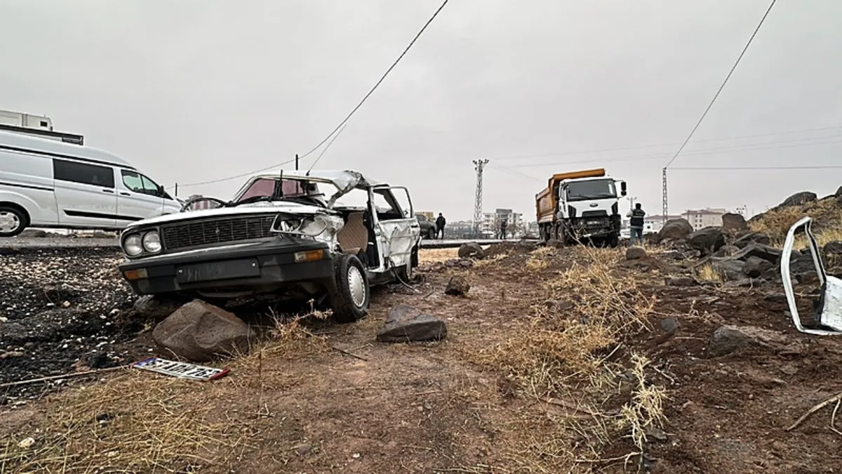 Siverek’te otomobil kamyonla çarpıştı, 1 ölü, 3 yaralı