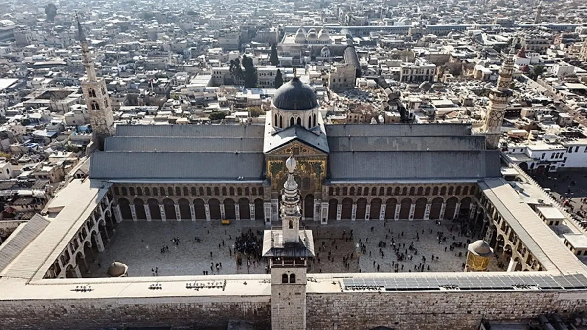 Suriye’de tarihi anlar: Esad rejimi sonrası Emevi Camii’nde ilk Cuma!